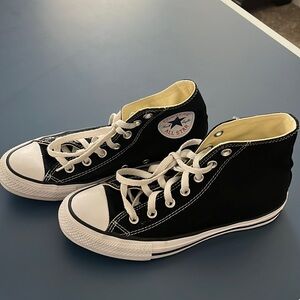 Black High Top Converse! Women’s size 7.5! Men’s 5.5!